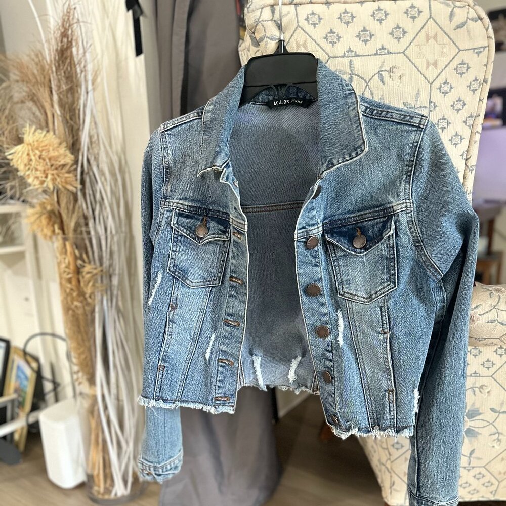 CUTE TRENDY, STYLISH, Girls/Young Adult Medium Blue Jean Jacket!